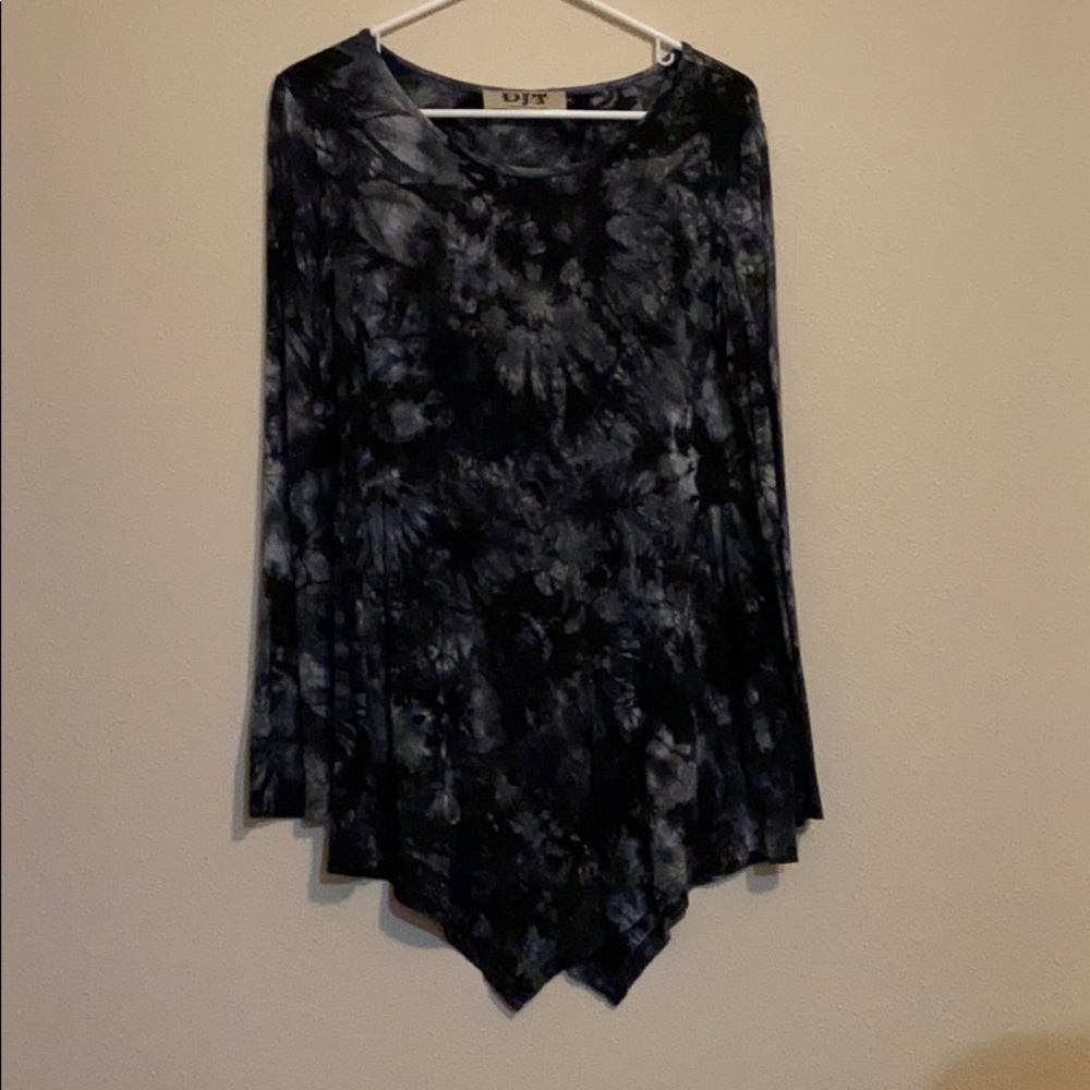 Black and gray long sleeve tunic shirt